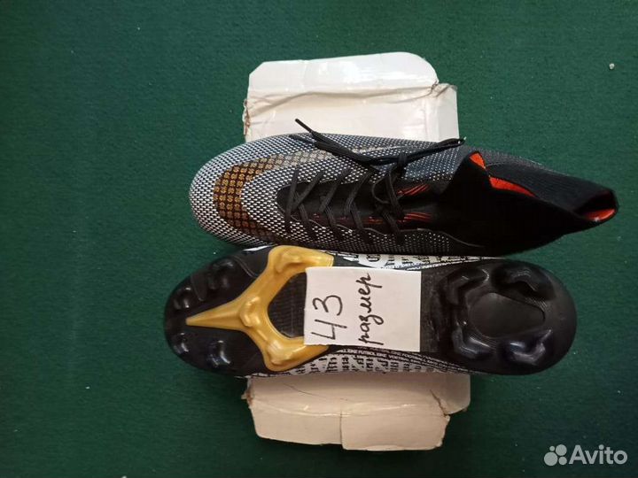 Футбольные бутсы