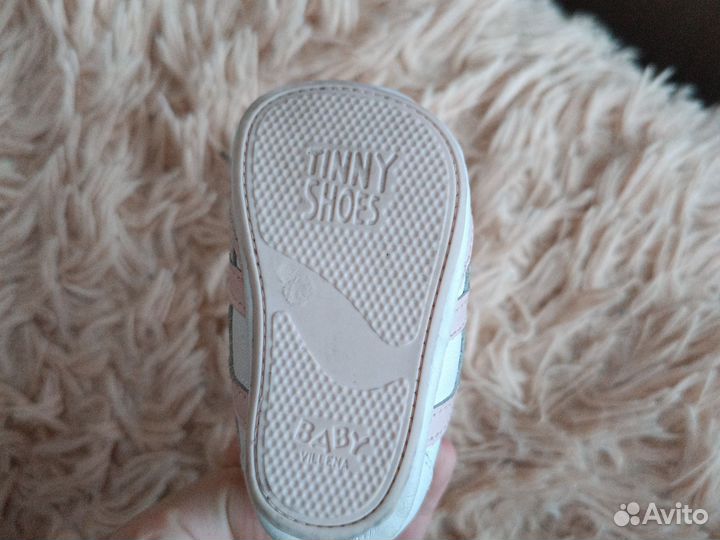 Продам детские кроссовочки