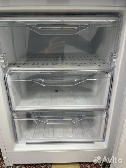 Холодильник Indesit новый