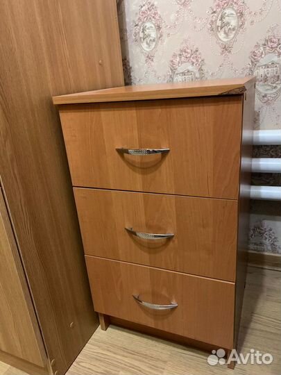 Компьютерный стол,диван, столы-раскладушки, тумбоч