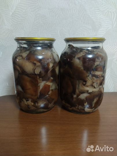 Грибы маринованные