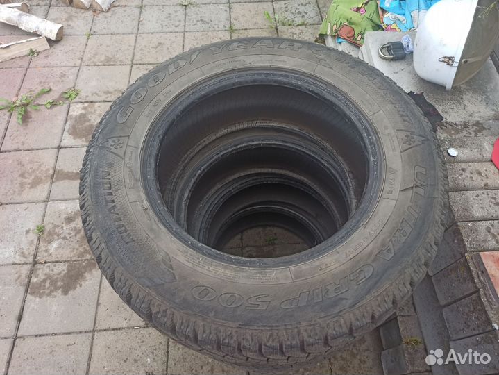 Goodyear UltraGrip 500 245/65 R17 107T