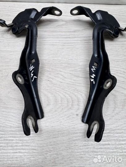 Петля капота Mazda 3 BK Z6 2008