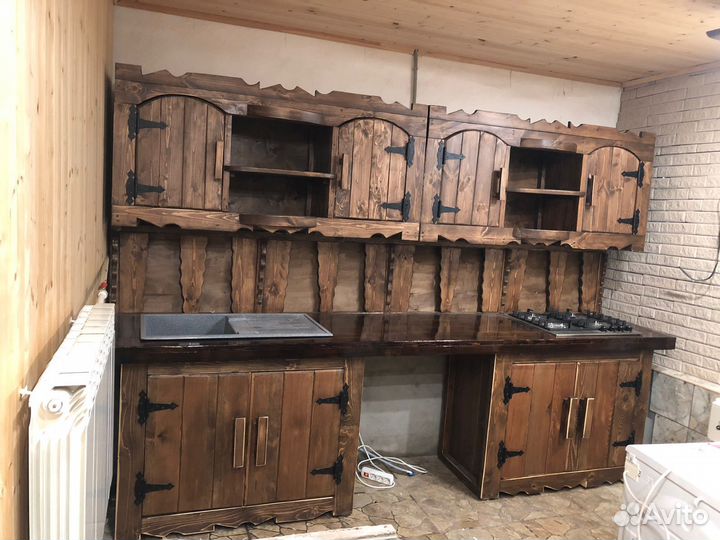 Шкаф из дерева под старину