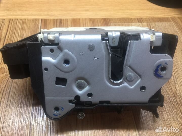 Замок двери водителя на Ленд Ровер,Lend Rover