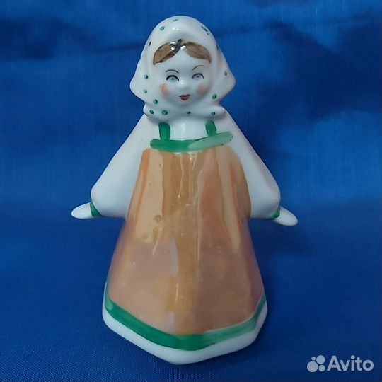 Статуэтка фарфор 