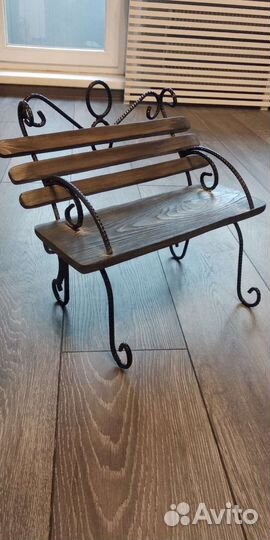 Уличный фонарь и лавка декоративные