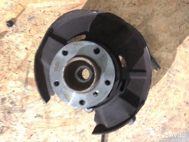 Кулак поворотный задний левый Bmw 3 E90