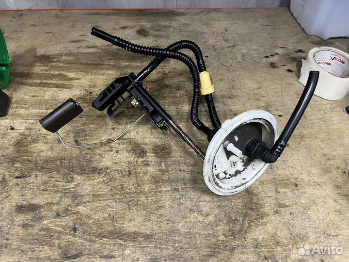 Датчик уровня топлива левый BMW E60 E61 E63 E64