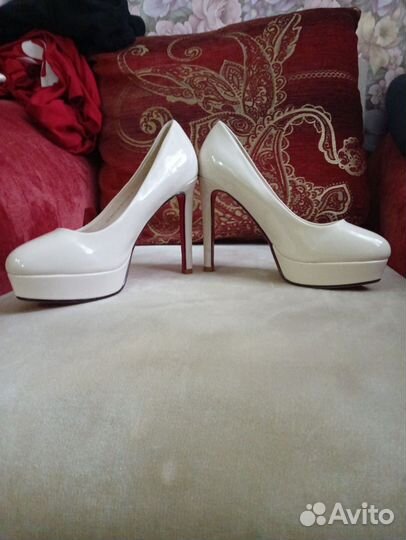 Туфли женские 38 размер бежевые