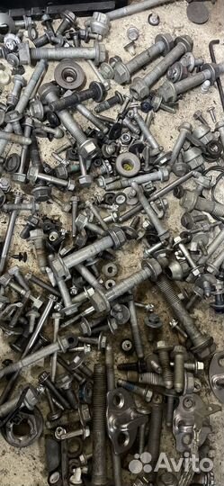 Болт Tesla Model 3 2023