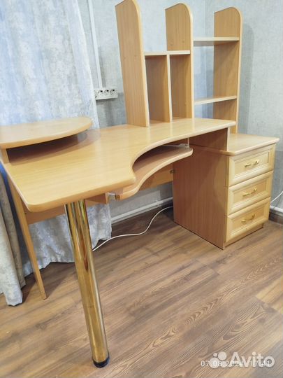 Компьютерный стол