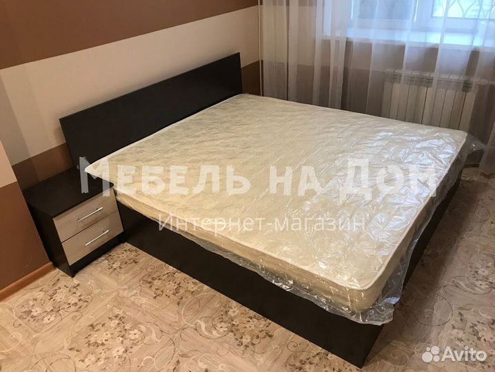 Кровать с матрасом