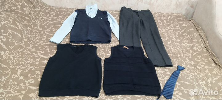 Рубашка, брюки, два жилета и галстук на мальчика