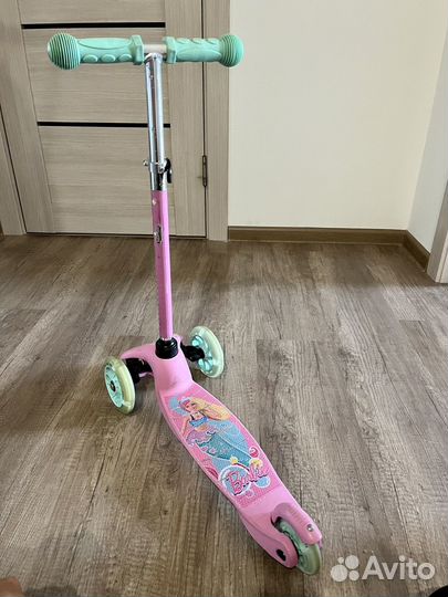 Самокат трехколесный