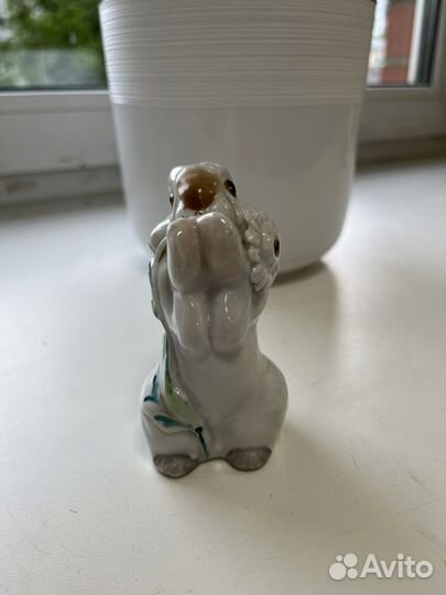 Статуэтка зайчик с ромашкой