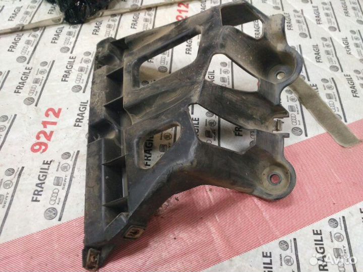 Кронштейн бампера задний левый Citroen C4 2 1.6