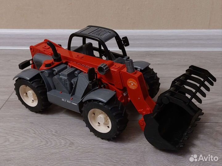 Bruder погрузчик колёсный Manitou MLT 633