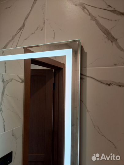 Зеркало с подсветкой для ванной