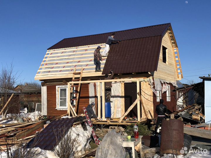 Бригада плотников строителей