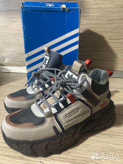 Кроссовки adidas молодежные unisex