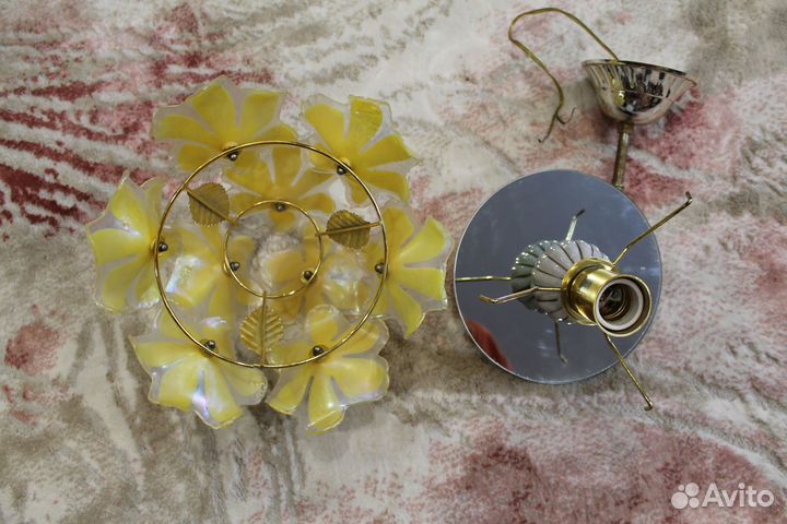 Продаётся б/у потолочная люстра