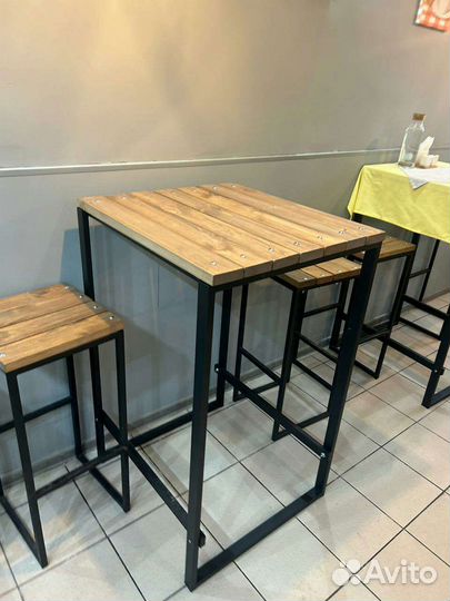 Кухонный стол и стулья