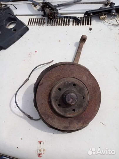 Кулак поворотный передний правый Mercedes-BenzW210