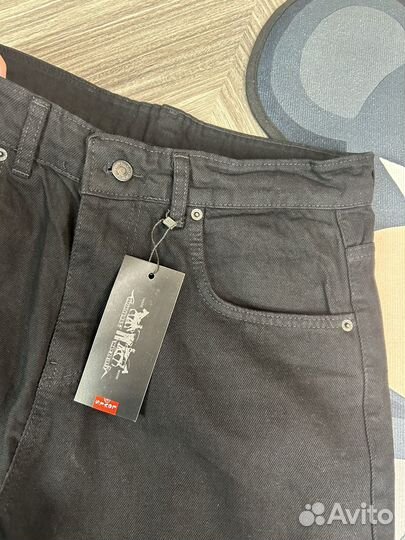 Джинсы Levis широкие