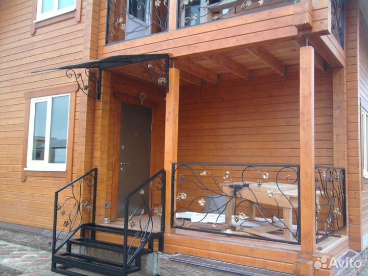 Крыльцо с козырьком