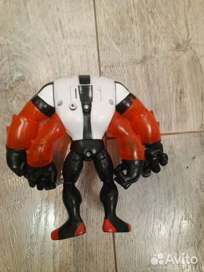 Игрушка из мультика BEN 10 силач