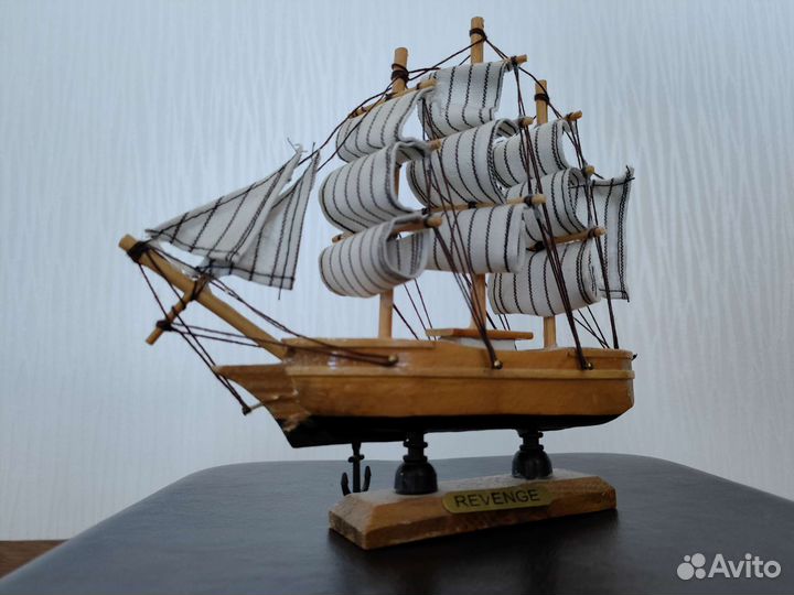 Модель корабля 15х14 см