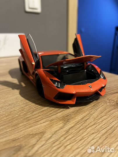 Коллекционая машинка ламборгини aventador