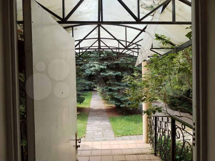 Дом 418 м² на участке 20 сот.