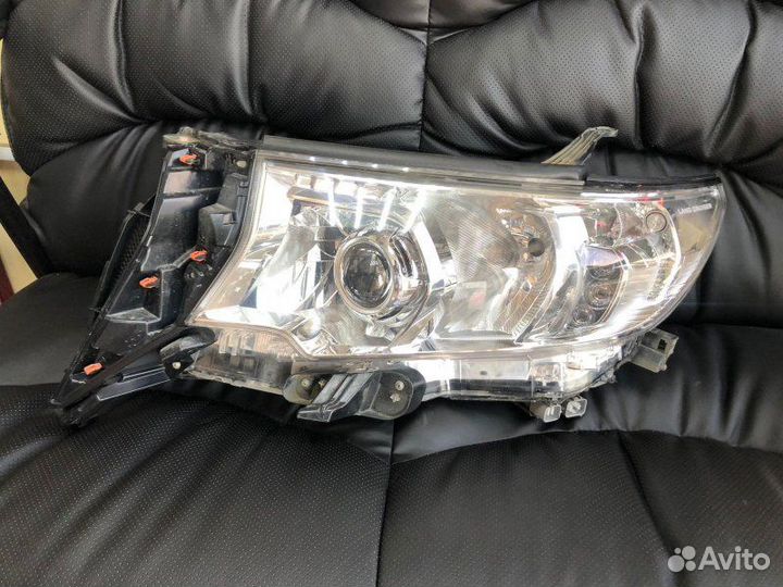 Фара галогеновая передняя правая Toyota Land