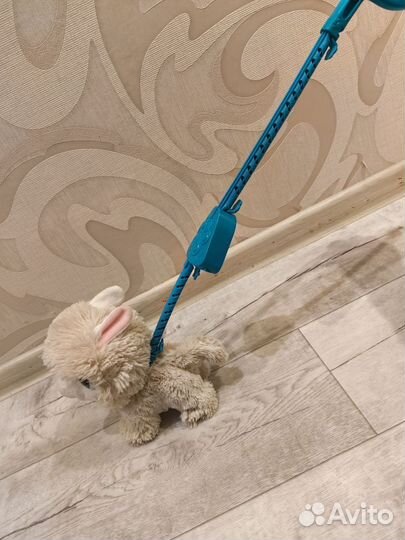 Игрушка на поводке