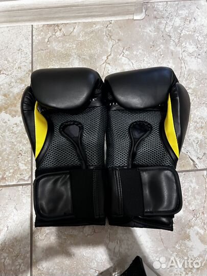 Боксерские перчатки everlast 10 оz