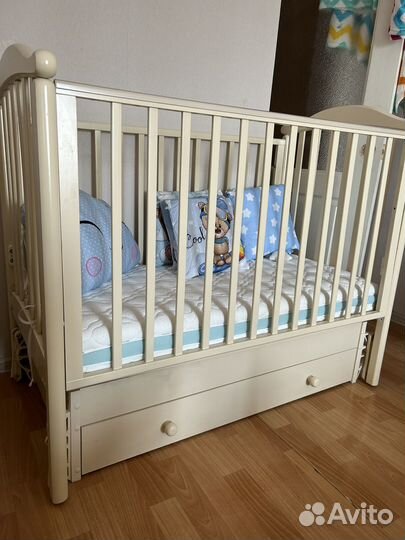 Детская кроватка с маятником гандылян