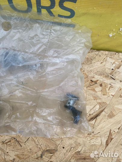 Замок зажигания комплект Nissan Terrano