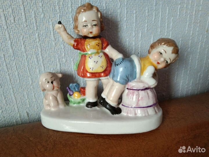 Уникальная старинная фарфоровая статуэтка