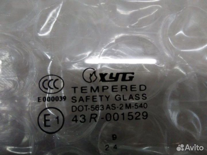 Стекло двери переднее левое Toyota Kluger