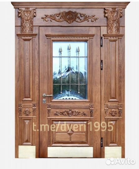 Металлические парадные двери с массивом