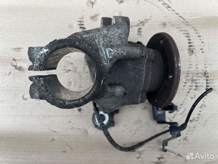 Кулак поворотный левый BMW X1 E84