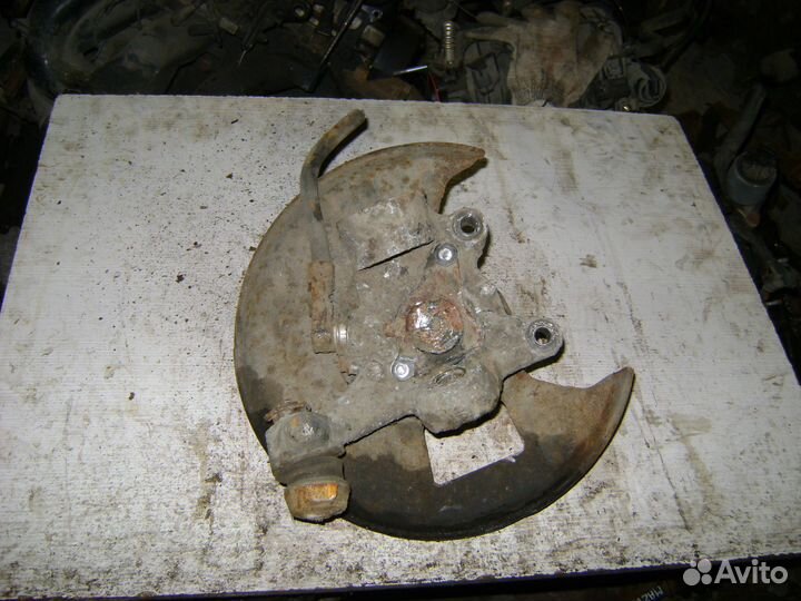 Кулак передний левый Infiniti Q45