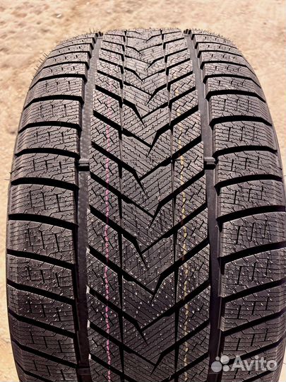 Sonix WinterXPro 999 275/40 R21 147U