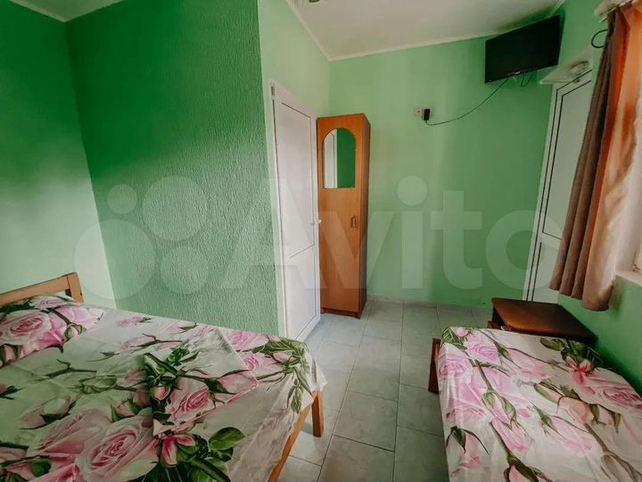 Комната 15 м² в 9-к., 2/2 эт.