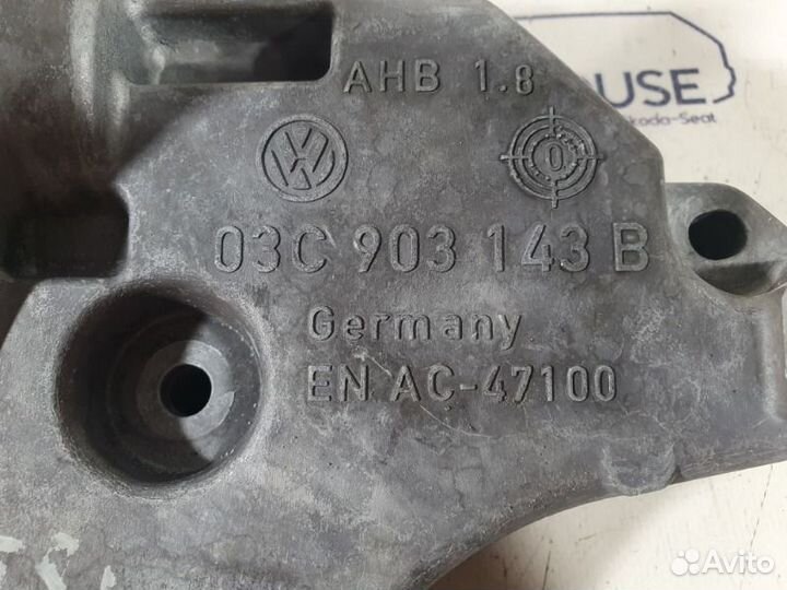 Кронштейн генератора Volkswagen Touran 1T3 1.4TSI