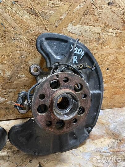 Кулак передний Мерседес GLK X204 левый правый