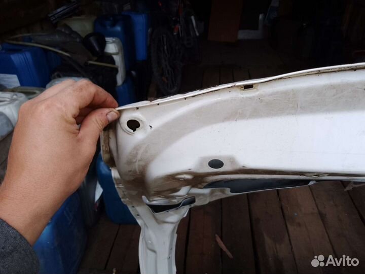 Задняя дверь багажника на hyundai аих 35