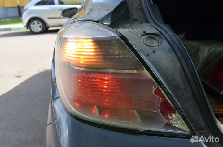 Фара задняя левая opel astra h 3х-дв